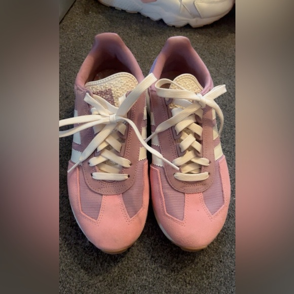 Adida sneaker - Picture 1 of 2